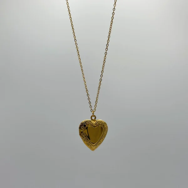 Collar Relicario de Corazón